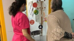 persona cuidadora en residencia