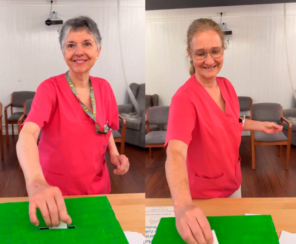 Las trabajadoras del centro (de izquierda a derecha): Rosalina, adjunta de enfermería, y Francesca, enfermera.